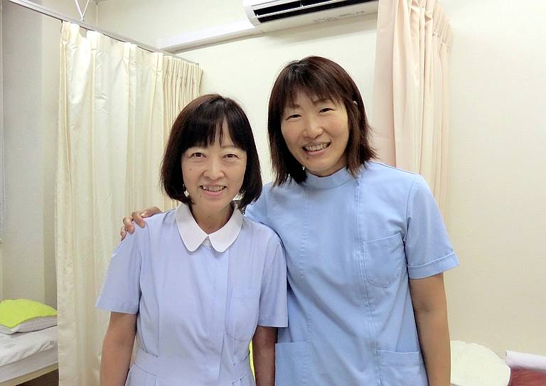 鍼灸師及び助手 近影